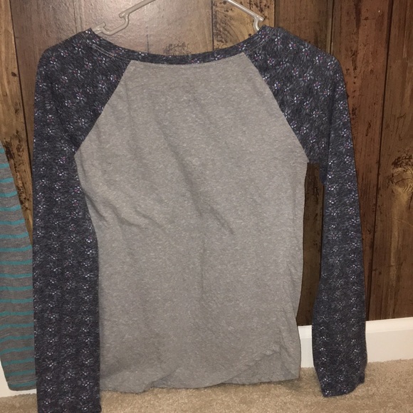 CASUAL FLORAL grey and blue long sleeve t shirt! - Picture 2 of 2